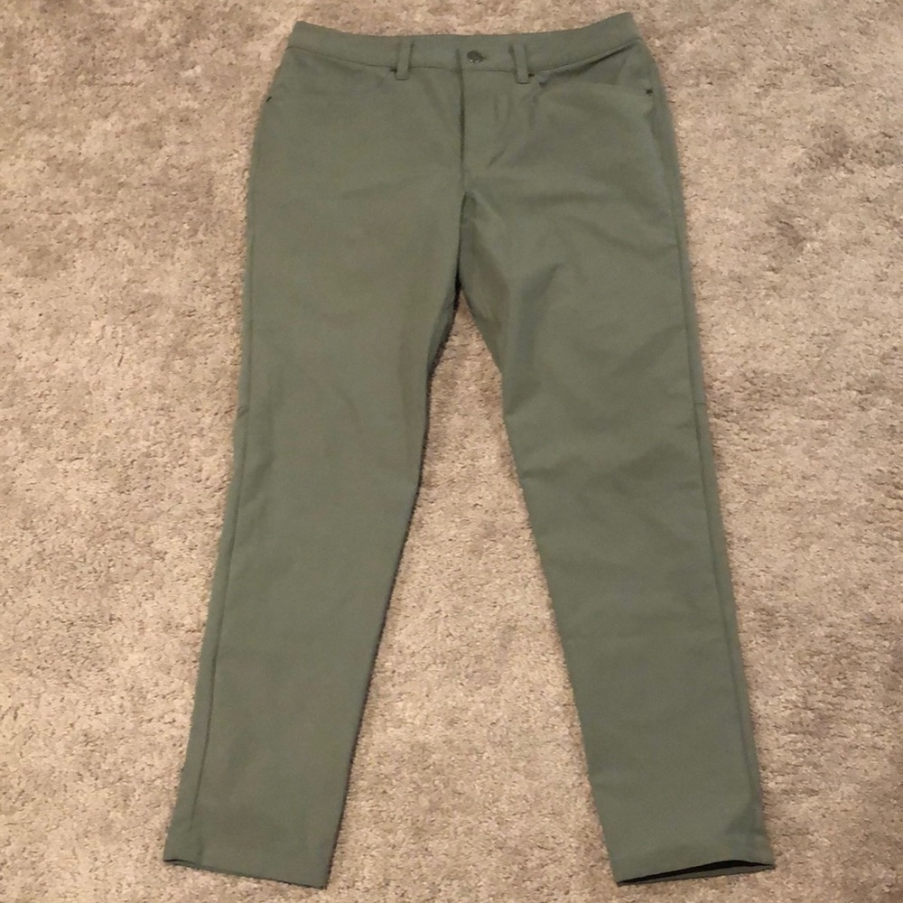 Lululemon men’s Commission Classic-Fit Pant 32" 
Warpstreme size 32.  grey sage